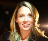 Anne Marivin à l\'occasion de l\'avant-première promo de <em>Tu seras mon fils</em>, au Kinepolis de Lomme, dans le Nord, le 16 juin 2011.