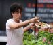 Sacha Baron Cohen : En dictateur, il commet un vol... plané