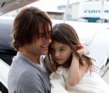 Tom Cruise profite de la Fête des Pères avec sa fille Suri Cruise aux côtés de Katie Holmes à bord de leur bateau le Marquis le 19 juin 2011
