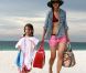 Katie Holmes et Suri Cruise se baignent sur la plage de Miami le 19 juin 2011