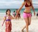 Katie Holmes et Suri Cruise se baignent sur la plage de Miami le 19 juin 2011