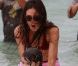 Katie Holmes et Suri Cruise se baignent sur une plage de Miami le 18 juin 2011