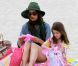 Katie Holmes et Suri Cruise profitent d'une belle après-midi sur une plage de Miami le 18 juin 2011