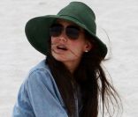 Katie Holme sur une plage de Miami le 18 juin 2011