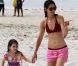 Katie Holmes et Suri Cruise profitent d'une belle après-midi sur une plage de Miami le 18 juin 2011