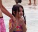Katie Holmes et Suri Cruise profitent d'une belle après-midi sur une plage de Miami le 18 juin 2011