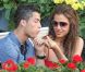 Cristiano Ronaldo et Irina Shayk à Madrid le 8 mai 2011. La belle a mal, le beau souffle pour évacuer la douleur