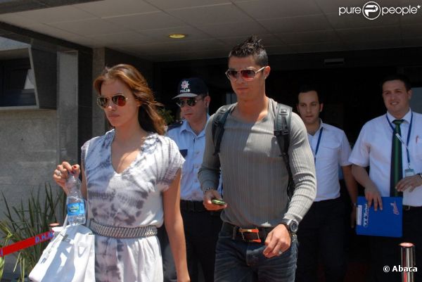 Cristiano Ronaldo et Irina Shayk le 19 juin 2011, à Bodrum en Turquie, après avoir fait l'ouverture du centre commercial d'Istanbul