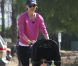 Miranda Kerr profite d'une balade avec son Flynn pour muscler ses jambes à Los Angeles. Juin 2011 