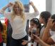 Shakira donne un cours de danse dans une école bilingue (arabe et hébreu) à Jérusalem. Israel, 21 juin 2011
