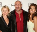 Thierry Mugler entouré de ses deux égéries de charme, Naomi Watts et Eva Mendes à la soirée qui célèbre la nouvelle publicité du parfum Angel. New York, 23 juin 2011