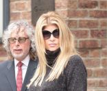 Kirstie Alley: En escarpins léopard et legging, une vraie tigresse... mode cougar