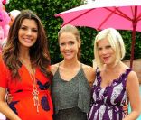 Tori Spelling, enceinte avec Denise Richards et Ali Landry lors de la fête d\'anniversaire spéciale Hello Kitty pour les trois ans de sa fille Stella à Los Angeles, le 11 juin 2011.