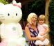 Tori Spelling et sa fille Stella entourées de Hello Kitty pour l'anniversaire de Stella, le 11 juin 2011 à Los Angeles.