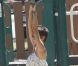 Halle Berry s'amuse comme une folle dans les jeux pour enfants. Los Angeles, 27 juin 2011