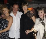 lors du 75e anniversaire de la célèbre boîte de nuit le Balajo à Paris le 27 juin 2011