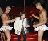 Marthe Mercadier en pleine forme lors du 75e anniversaire de la célèbre boîte de nuit le Balajo à Paris le 27 juin 2011