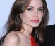 Angelina Jolie : A la plage en famille, elle choisit une tenue étonnante !