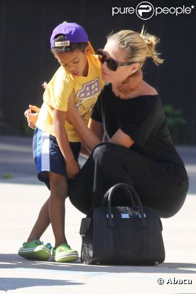 Heidi Klum entourée de ses enfants et de sa mère à New York le 28 juin 2011