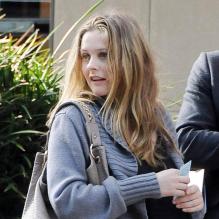 Alicia Silverstone est maman d'un petit Bear Blu né le 5 mai dernier. Elle pose avec son fils dans le magazine américain US Weekly. Los Angeles, 25 mars 2011
