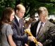 Le prince William et Catherine, duchesse de Cambridge, ont respecté la tradition en plantant un arbre, symbole d'amour, à Ottawa, au Canada, le 2 juillet 2011
