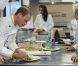Le prince William et son épouse Kate jouent les chefs cuisiniers à l'Institut de tourisme et d'hôtellerie du Québec (ITHQ), le 2 juillet 2011
