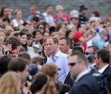 Bain de foule pour William et Kate à Lévis, au Canada. Le 3 juillet 2011