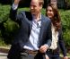  Pas d'excès de zèle intempestif : pour venir constater les dégâts et apporter du réconfort à Slave Lake, dans le nord de l'Alberta, William et Kate ont donné dans le casual, la duchesse ressortant son jean, son blazer Smythe et des compensées. 
 Sacrifiant leur parenthèse amoureuse, le prince William et Kate Middleton se sont rendus mercredi 6 juillet 2011 à Slave Lake, un village du nord de la province de l'Alberta dévasté par un terrible incendie le 15 mai. 