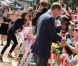  Malgré la précarité des 7 000 habitants de Slave Lake, ville détruite presque à moitié par un incendie en mai et en cours de reconstruction, la visite surprise de William et Kate a été célébrée avec ferveur. 
 Sacrifiant leur parenthèse amoureuse, le prince William et Kate Middleton se sont rendus mercredi 6 juillet 2011 à Slave Lake, un village du nord de la province de l'Alberta dévasté par un terrible incendie le 15 mai. 