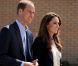  Pas d'excès de zèle intempestif : pour venir constater les dégâts et apporter du réconfort à Slave Lake, dans le nord de l'Alberta, William et Kate ont donné dans le casual, la duchesse ressortant son jean, son blazer Smythe et des compensées. 
 Sacrifiant leur parenthèse amoureuse, le prince William et Kate Middleton se sont rendus mercredi 6 juillet 2011 à Slave Lake, un village du nord de la province de l'Alberta dévasté par un terrible incendie le 15 mai. 
