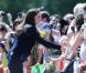  Malgré la précarité des 7 000 habitants de Slave Lake, ville détruite presque à moitié par un incendie en mai et en cours de reconstruction, la visite surprise de William et Kate a été célébrée avec ferveur. 
 Sacrifiant leur parenthèse amoureuse, le prince William et Kate Middleton se sont rendus mercredi 6 juillet 2011 à Slave Lake, un village du nord de la province de l'Alberta dévasté par un terrible incendie le 15 mai. 