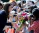 Malgré la précarité des 7 000 habitants de Slave Lake, ville détruite presque à moitié par un incendie en mai et en cours de reconstruction, la visite surprise de William et Kate a été célébrée avec ferveur. 
 Sacrifiant leur parenthèse amoureuse, le prince William et Kate Middleton se sont rendus mercredi 6 juillet 2011 à Slave Lake, un village du nord de la province de l'Alberta dévasté par un terrible incendie le 15 mai. 