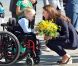  Avant de quitter Yellowknife à bord d'un jet Challenger le 5 juillet 2011, William et Kate ont rencontré Riley Oldford, un garçonnet infirme, sur le tarmac de l'aéroport. 
 Sacrifiant leur parenthèse amoureuse, le prince William et Kate Middleton se sont rendus mercredi 6 juillet 2011 à Slave Lake, un village du nord de la province de l'Alberta dévasté par un terrible incendie le 15 mai. 
