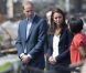  William et Kate, la symétrie parfaite : on appelle cela l'osmose. 
 Sacrifiant leur parenthèse amoureuse, le prince William et Kate Middleton se sont rendus mercredi 6 juillet 2011 à Slave Lake, un village du nord de la province de l'Alberta dévasté par un terrible incendie le 15 mai. 