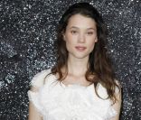 Astrid Berges-Frisbey, jolie sirène au défilé Chanel Haute Couture 2011/2012