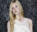 Elle Fanning, superbe au défilé Chanel Haute Couture 2011/2012. Le 5 juillet 2011 