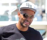 Tony Parker, de passage à Saint-Tropez avec ses amis, dont DJ Cut Killer. Le 8 juillet 2011