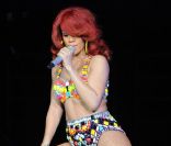 Rihanna toujours provoc sur scène. Ici à Los Angeles, le 28 juin 2011.
