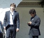 Les enfants de Michael Jackson quittant l'église après le service du dimanche, à Los Angeles le 3 juillet 2011 : Prince et son cousin 