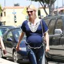 January Jones, enceinte, affiche ses rondeurs en bonne compagnie