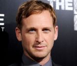 Josh Lucas rehoint le casting de l'adaptation pour la télé de la Firme.
