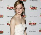 Emma Watson ne quitte plus ses petites robes qui mettent en valeur sa silhouette. Londres, 9 mars 2008 