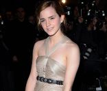 Emma Watson commence à affuter son style lors des soirées VIP. Elle est ravissante dans cette robe qui dévoile déjà son corps parfait.  