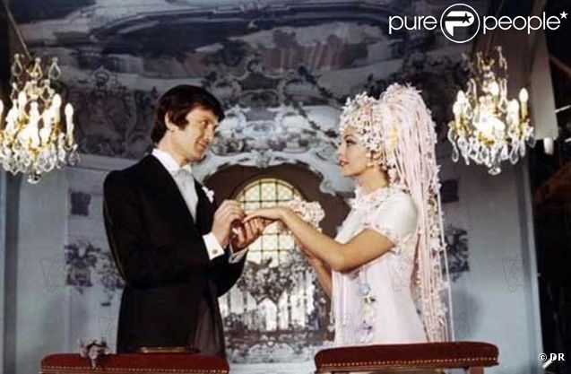 Michèle Mercier et Claude Rich dans  Une Veuve en or , 1969.