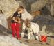 Au programme de cette journée plage en famille : château de sable pour Kate Hudson, son fils Ryder et son fiancé Matthew Bellamy le 18 juillet 2011 sur les plages de Malibu.  