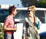 Kate Hudson et son fiancé Matthew Bellamy profite d'un moment de repos pour se rendre sur la plage de Malibu avec le fils de Kate, Ryder, le 18 juillet