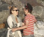 Kate Hudson très amoureuse de son compagnon Matthew Bellamy et son fils Ryder ont profité  d'une journée ensoleillée sur la plage de Malibu le 18 juillet 2011