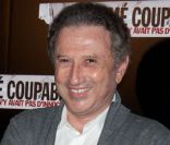 Michel Drucker, rajeuni grâce à Jules Sitruk, se dédie à ses plus fidèles amis