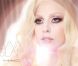 Lady Gaga, seule cette fois, s'est succédée à elle même pour la campagne de cette année. 