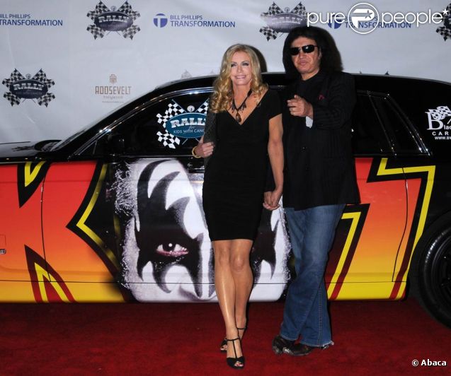 A 61 ans, Gene Simmons, le fabuleux Demon de Kiss, a demandé sa compagne de longue date Shannon Tweed en mariage, devant les caméras de  Gene Simmons Family Jewels .